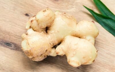 white garlic on brown wooden table